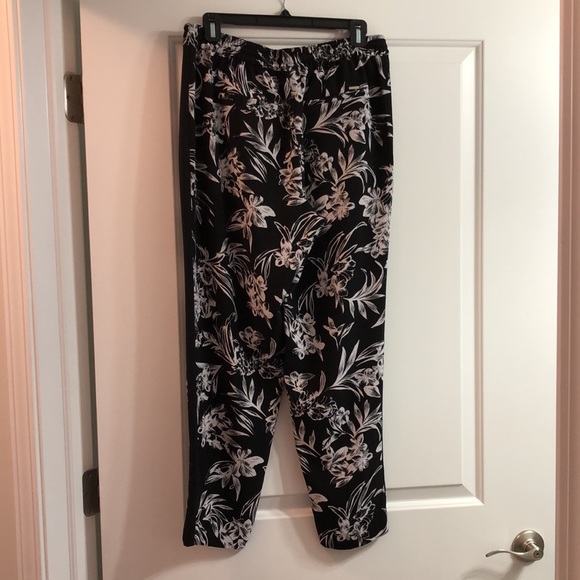 White House black market pants - Picture 2 of 4